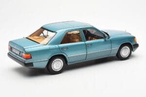 Mercedes 230E W124 Beryl Metallic Edasimüüja Väljaanne Norev 1:18 B66040698 Metall - pilt 3/8