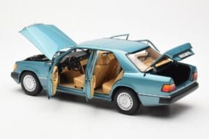 Mercedes 230E W124 Beryl Metallic Edasimüüja Väljaanne Norev 1:18 B66040698 Metall - pilt 5/8