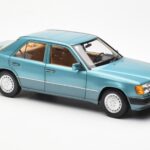 Mercedes 230E W124 Beryl Metallic Edasimüüja Väljaanne Norev 1:18 - image 6 of 8