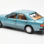 Mercedes 230E W124 Beryl Metallic Edasimüüja Väljaanne Norev 1:18 - image 7 of 8