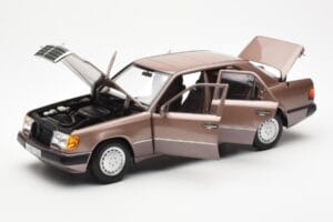 Mercedes 230E W124 Rosewood Metallic Edasimüüja Väljaanne Norev 1:18 B66040697 Metall - pilt 2/8