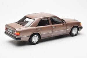 Mercedes 230E W124 Rosewood Metallic Edasimüüja Väljaanne Norev 1:18 B66040697 Metall - pilt 3/8