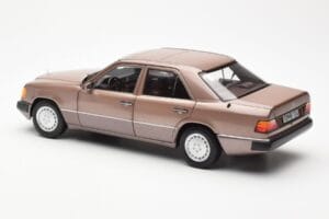 Mercedes 230E W124 Rosewood Metallic Edasimüüja Väljaanne Norev 1:18 B66040697 Metall - pilt 7/8