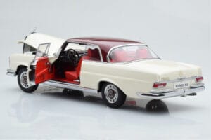 Mercedes 280 SE W108 Valge AUTOart 1:18 76287 Metall - pilt 3/8