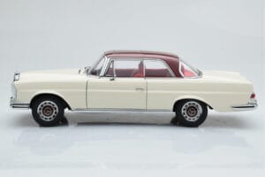 Mercedes 280 SE W108 Valge AUTOart 1:18 76287 Metall - pilt 5/8
