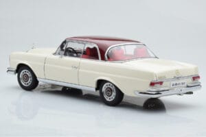 Mercedes 280 SE W108 Valge AUTOart 1:18 76287 Metall - pilt 7/8