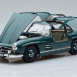 Mercedes 300 SL W198 Gullwing Roheline Norev 1:18 - image 2 of 7