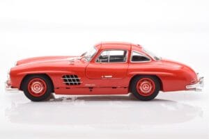 Mercedes 300 SL W198 Gullwing Punane Minichamps 1:18 110037211 Metall - pilt 4/8