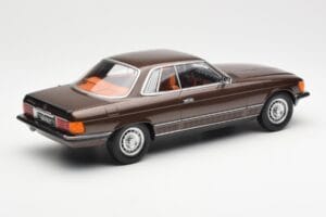 Mercedes 500 SLC C107 Pruun KK-Scale 1:18 180851 Metall - pilt 2/6