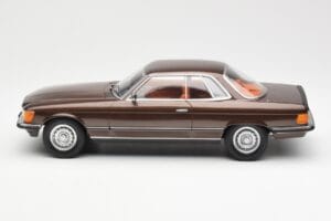 Mercedes 500 SLC C107 Pruun KK-Scale 1:18 180851 Metall - pilt 3/6