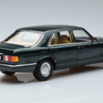 Mercedes 560 SEL W126 Tumerohelne Metallik Norev 1:18 - image 3 of 7
