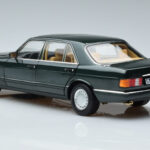 Mercedes 560 SEL W126 Tumerohelne Metallik Norev 1:18 - image 6 of 7
