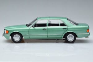 Mercedes 560 SEL W126 Heleroheline Norev 1:18 183469 Metall - pilt 4/7