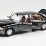 Mercedes 560 SEL W126 Night Roheline Metallik Dealer Edition Norev 1:18 - image 2 of 8