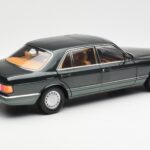 Mercedes 560 SEL W126 Night Roheline Metallik Dealer Edition Norev 1:18 - image 3 of 8