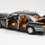 Mercedes 560 SEL W126 Night Roheline Metallik Dealer Edition Norev 1:18 - image 5 of 8