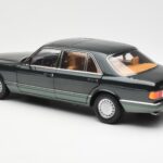 Mercedes 560 SEL W126 Night Roheline Metallik Dealer Edition Norev 1:18 - image 7 of 8