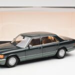 Mercedes 560 SEL W126 Night Roheline Metallik Dealer Edition Norev 1:18 - image 8 of 8