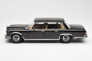 Mercedes 600 SWB W100 Must KK-Scale 1:18 180601 Metall - pilt 3/6