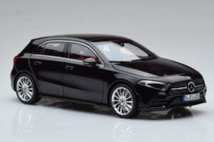 Mercedes A-Class W177 AMG Line Norev 1:18 183861 Metall - pilt 5/7
