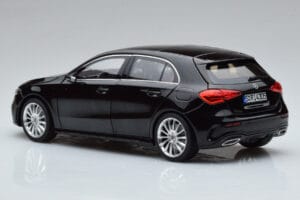 Mercedes A-Class W177 AMG Line Norev 1:18 183861 Metall - pilt 6/7