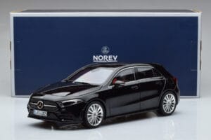 Mercedes A-Class W177 AMG Line Norev 1:18 183861 Metall - pilt 7/7