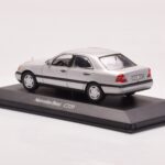 Mercedes C-Class W202 C220 Hõbedane Minichamps 1:43 - image 3 of 4