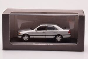 Mercedes C-Class W202 C220 Hõbedane Minichamps 1:43 B66005705-M1 Metall - pilt 4/4