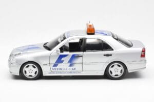 Mercedes C-Class W202 AMG Medical Car F1 1997 UT Models 1:18 26106 Metall - pilt 3/6
