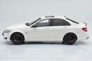 Mercedes C63 AMG W204 Valge GT Spirit 1:18 GT166 Vaik - pilt 3/6