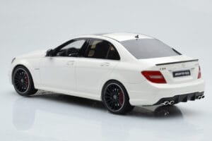 Mercedes C63 AMG W204 Valge GT Spirit 1:18 GT166 Vaik - pilt 5/6