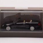 Mercedes CLK A209 Kabriolett Obsidian Must Metallik Minichamps 1:43 - image 4 of 4