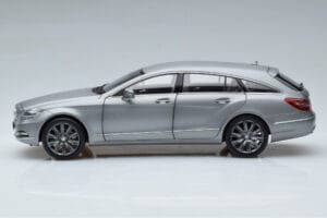 Mercedes CLS Shooting Brake X218 Alanite Hall Norev 1:18 B66960117 Metall - pilt 4/7
