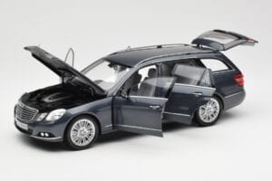 Mercedes E-Class S212 T-Model Tenorit Hall Metallic Minichamps 1:18 B66962447 Metall - pilt 2/8