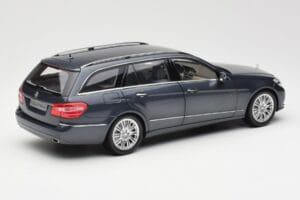 Mercedes E-Class S212 T-Model Tenorit Hall Metallic Minichamps 1:18 B66962447 Metall - pilt 3/8