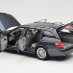 Mercedes E-Class S212 T-Model Tenorit Hall Metallic Minichamps 1:18 - image 5 of 8