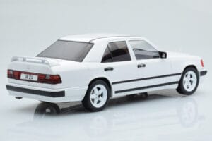 Mercedes E-Class W124 Tuning Valge MCG 1:18 MCG18343 Metall - pilt 2/6