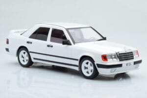Mercedes E-Class W124 Tuning Valge MCG 1:18 MCG18343 Metall - pilt 4/6