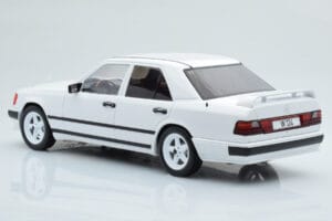 Mercedes E-Class W124 Tuning Valge MCG 1:18 MCG18343 Metall - pilt 5/6