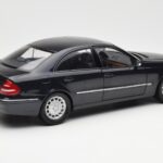 Mercedes E-Class W211 Sinine Metallic Kyosho 1:18 - image 3 of 8