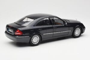 Mercedes E-Class W211 Sinine Metallic Kyosho 1:18 B66962147 Metall - pilt 3/8