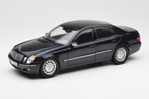 Mercedes E-Class W211 Sinine Metallic Kyosho 1:18