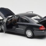 Mercedes E-Class W211 Sinine Metallic Kyosho 1:18 - image 5 of 8