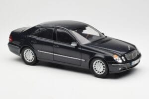 Mercedes E-Class W211 Sinine Metallic Kyosho 1:18 B66962147 Metall - pilt 6/8