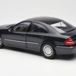Mercedes E-Class W211 Sinine Metallic Kyosho 1:18 - image 7 of 8