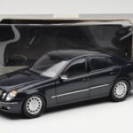 Mercedes E-Class W211 Sinine Metallic Kyosho 1:18 - image 8 of 8