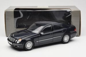 Mercedes E-Class W211 Sinine Metallic Kyosho 1:18 B66962147 Metall - pilt 8/8