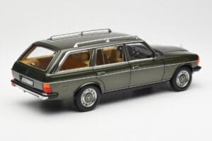 Mercedes 230T W123 T-Model Roheline Metallik Norev 1:18 183730 Metall - pilt 3/8