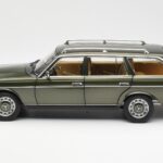 Mercedes 230T W123 T-Model Roheline Metallik Norev 1:18 - image 4 of 8