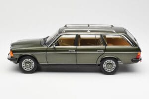 Mercedes 230T W123 T-Model Roheline Metallik Norev 1:18 183730 Metall - pilt 4/8